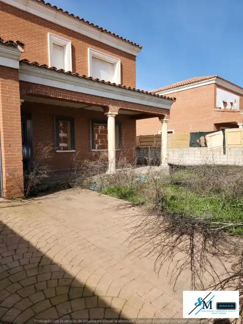 Detached homes for sale in Barcience  with Private garden