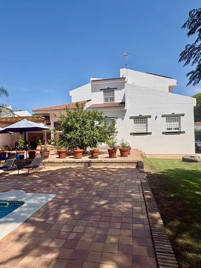Vista exterior de Casa o xalet en venda en Aljaraque amb Aire condicionat, Calefacció i Jardí privat