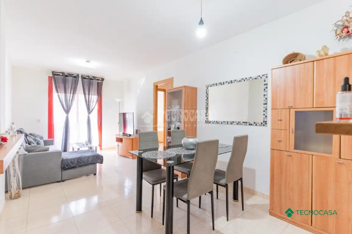 Living room of Flat for sale in Roquetas de Mar  with Furnished and Balcony