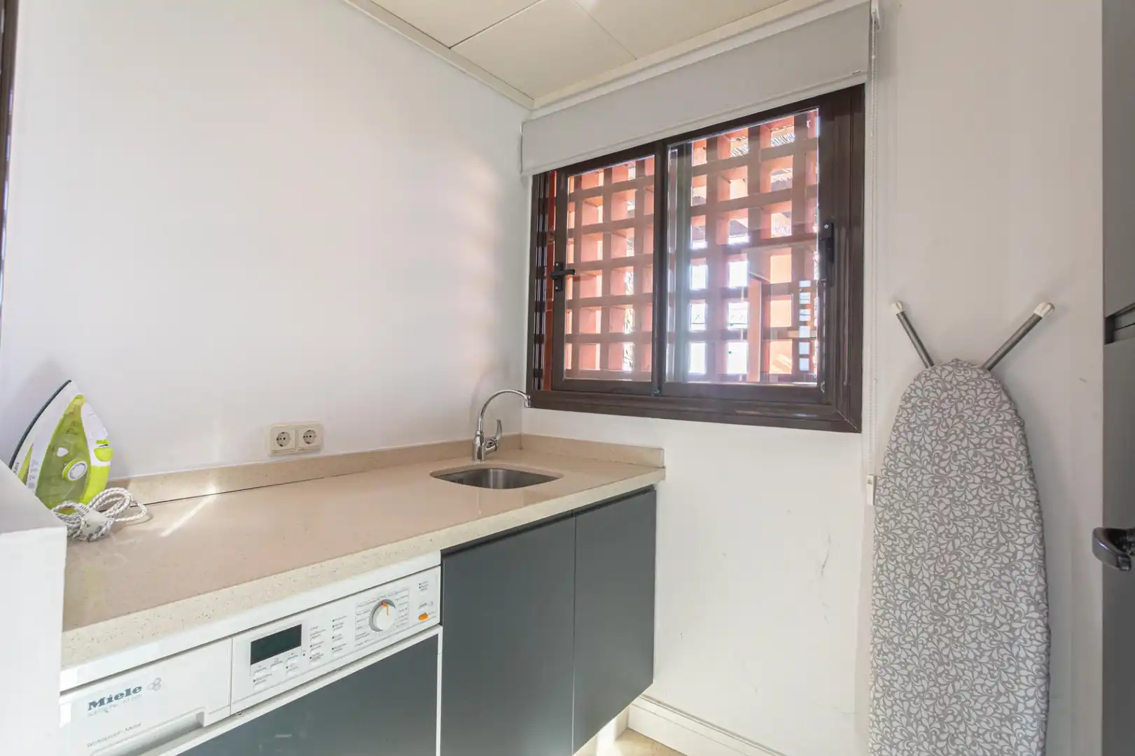 Cuina de Apartament en venda en Chiclana de la Frontera amb Piscina comunitària