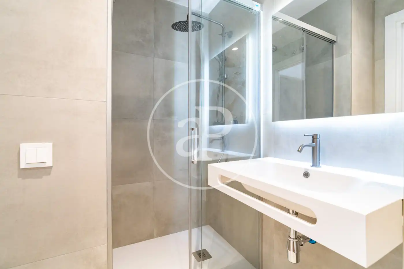 Baño de Piso de alquiler en Barcelona con Aire acondicionado, Calefacción y Terraza