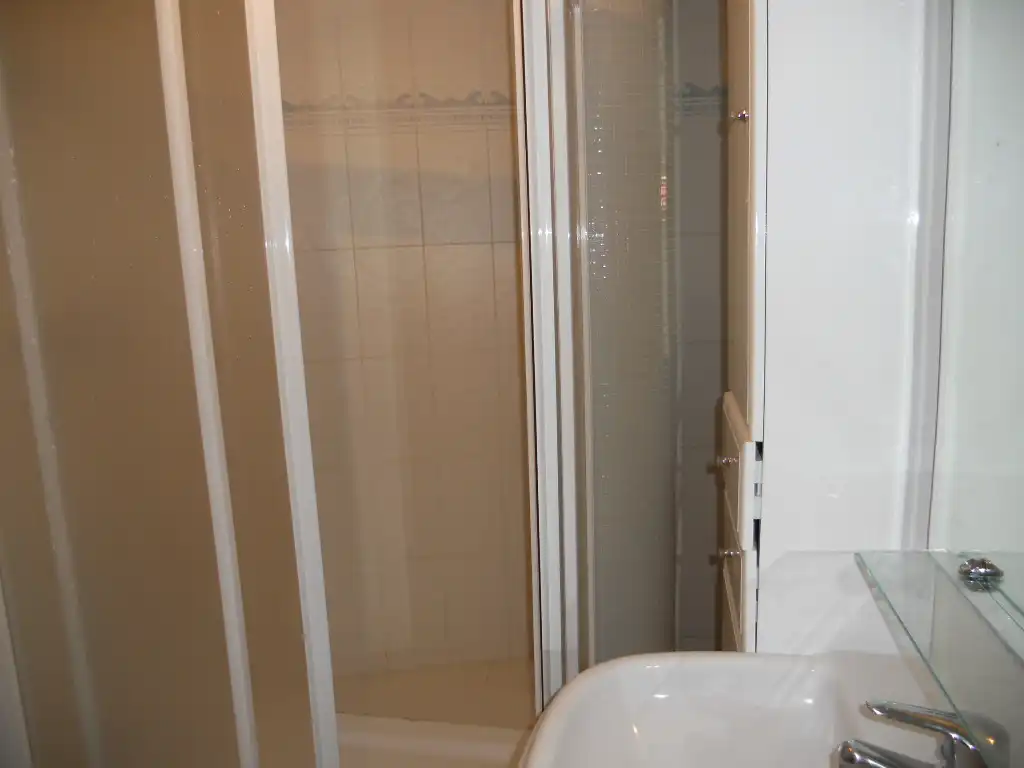 Baño de Piso de alquiler en Santiago de Compostela  con Calefacción, Trastero y Horno