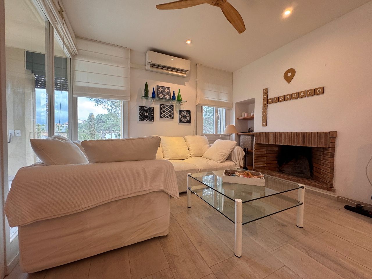 Living room of Flat for sale in Palafrugell  with Air Conditioner, Heating and Terrace