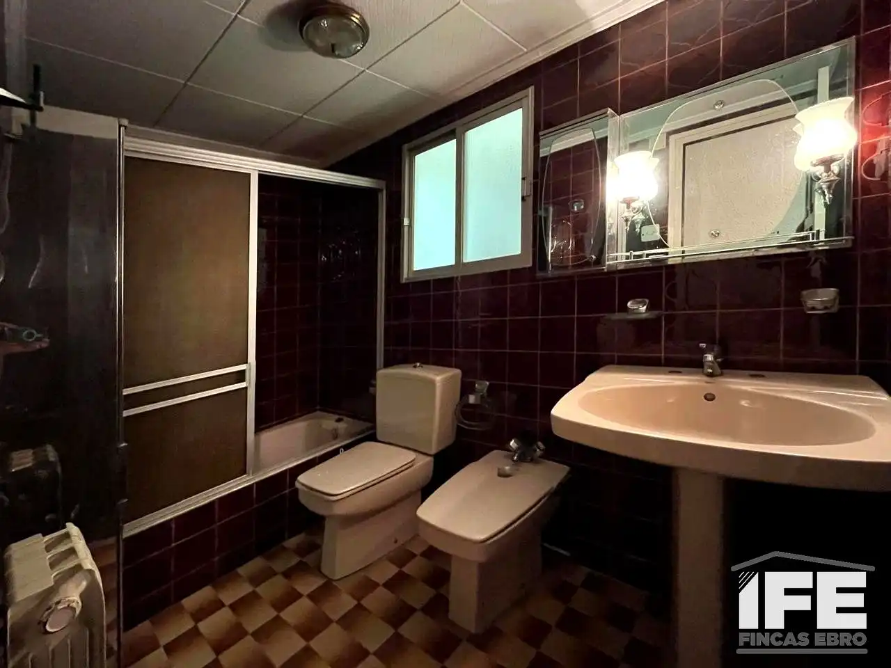Bathroom of Flat for sale in Alagón  with Terrace and Storage room