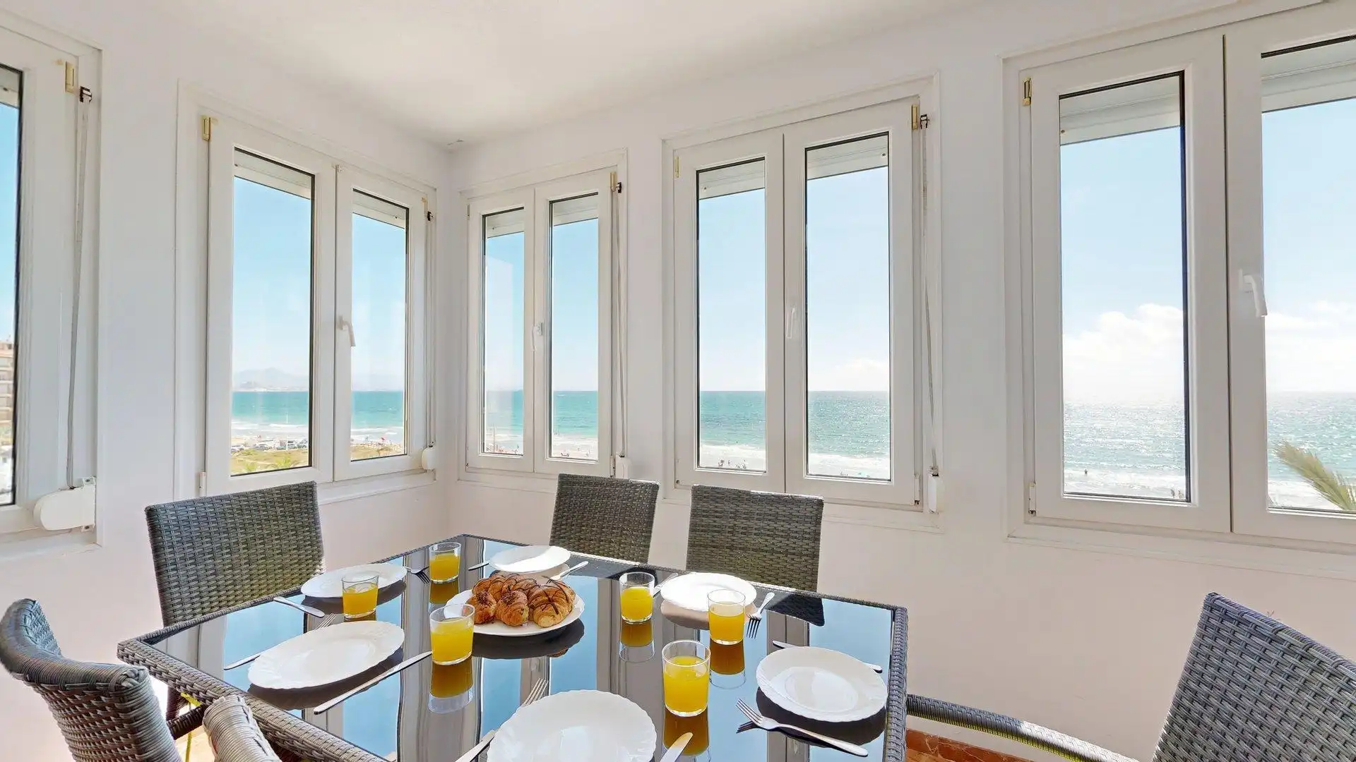 Menjador de Apartament de lloguer en Elche / Elx amb Aire condicionat, Jardí privat i Terrassa