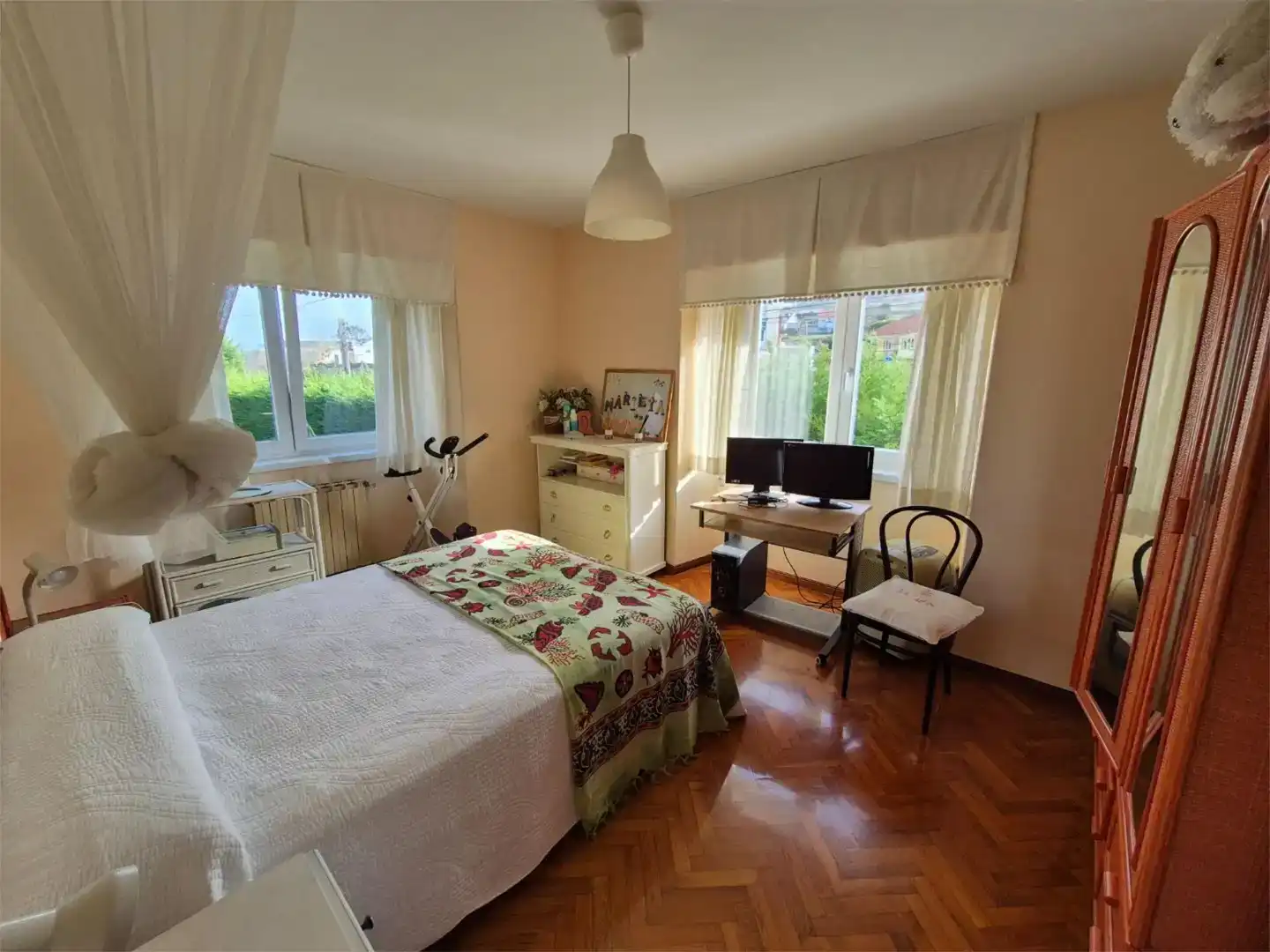 Dormitori de Casa o xalet en venda en Cabana de Bergantiños amb Jardí privat, Parquet i Traster