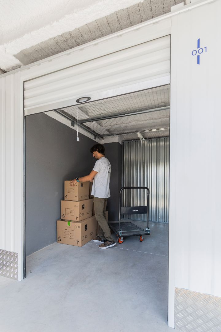 Box room to rent in  Madrid Capital  with Alarm