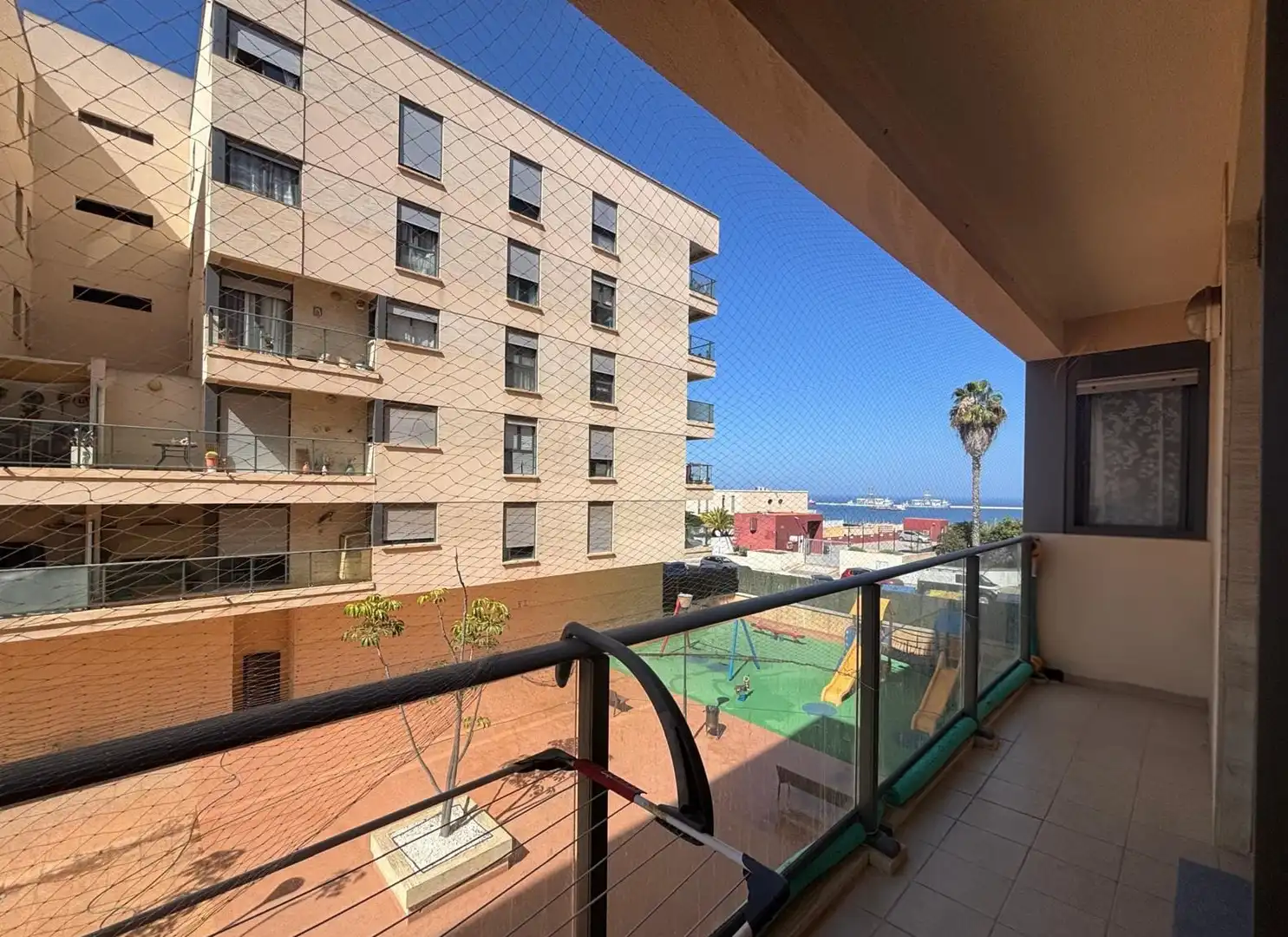 Vista exterior de Pis en venda en Las Palmas de Gran Canaria amb Terrassa i Piscina comunitària