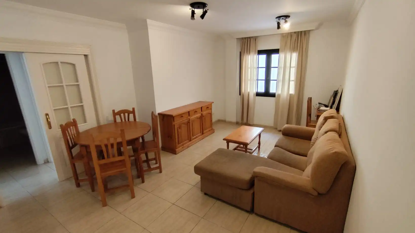 Sala d'estar de Pis de lloguer en San Cristóbal de la Laguna amb Moblat, Forn i Rentadora