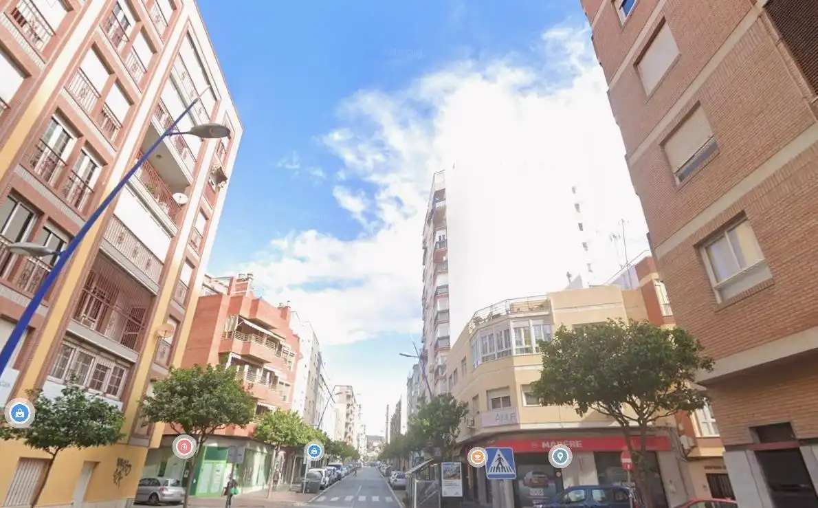 Vista exterior de Pis en venda en Almería amb Moblat