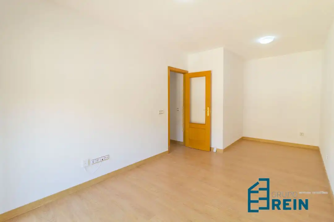 Habitación de Piso de alquiler en Magán con Calefacción, Piscina y Balcón