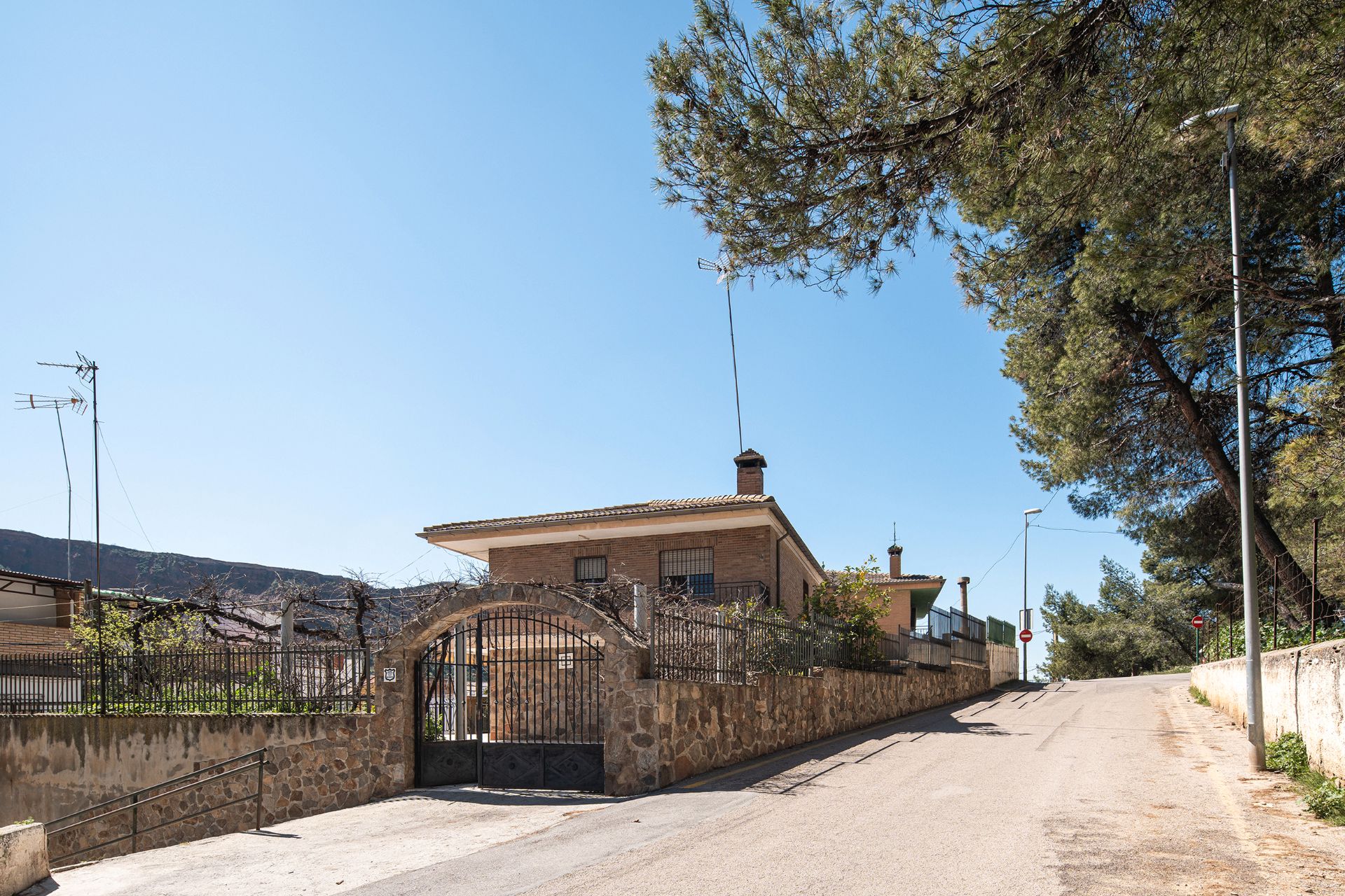 Vista exterior de Casa adosada en venda en  Granada Capital amb Aire condicionat, Jardí privat i Terrassa