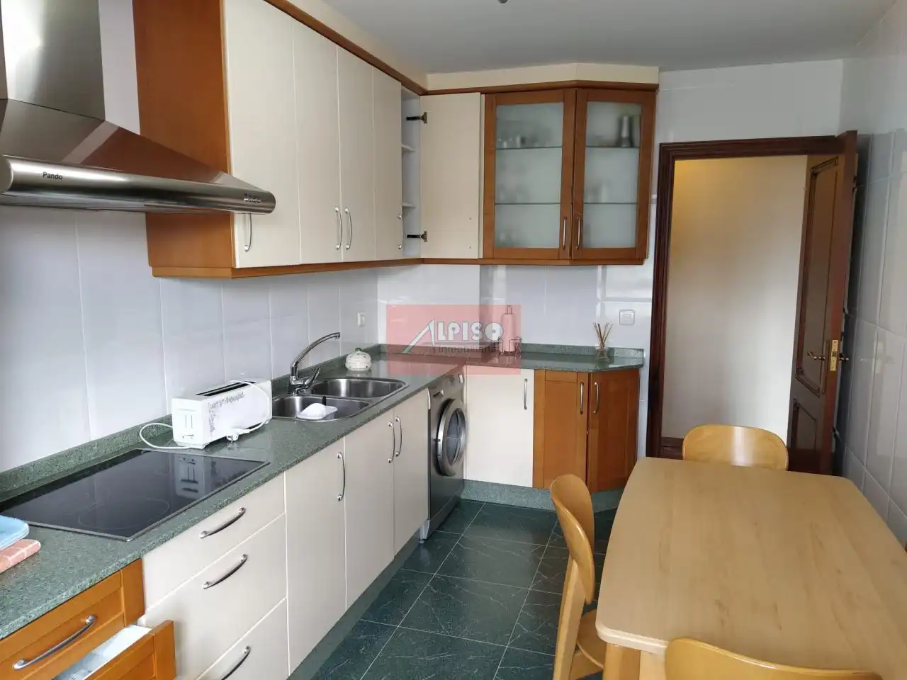 Cocina de Piso de alquiler en Ourense Capital  con Calefacción, Parquet y Amueblado