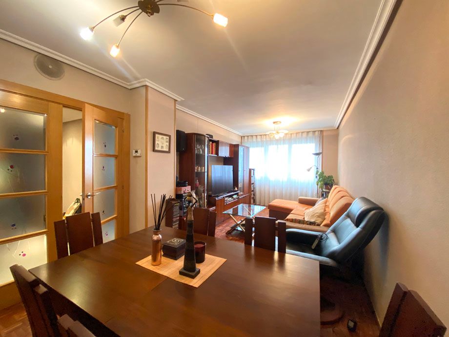 Sala de estar de Piso en venta en Vitoria - Gasteiz con Calefacción, Parquet y Trastero