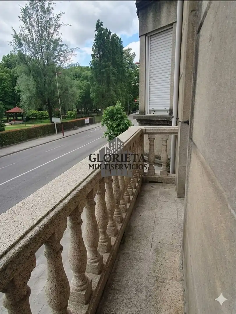 Vista exterior de Casa adosada en venda en Vigo  amb Calefacció, Terrassa i Traster