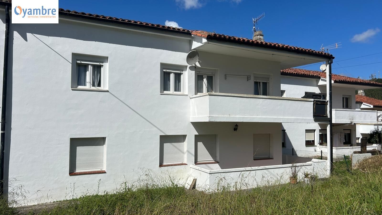 Vista exterior de Planta baixa en venda en Castro-Urdiales amb Jardí privat, Terrassa i Balcó