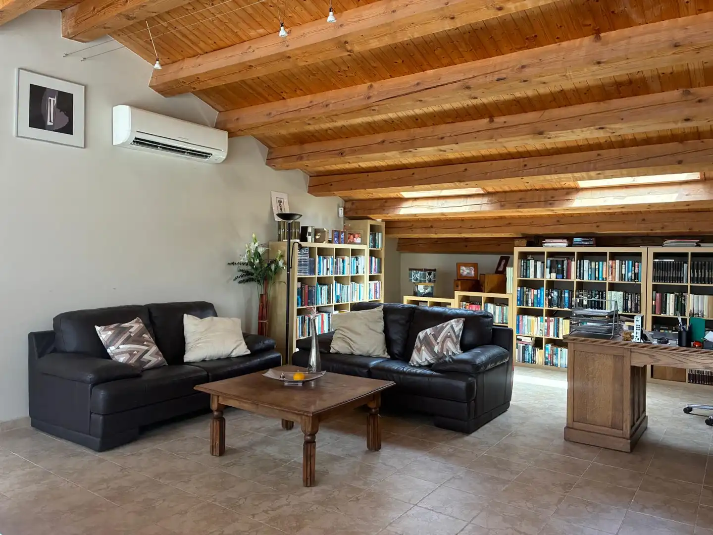 Sala d'estar de Casa adosada en venda en Canet de Mar amb Aire condicionat, Terrassa i Forn