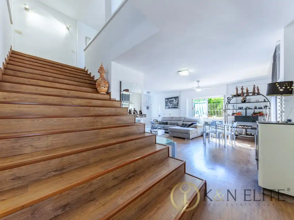 Vista exterior de Casa o xalet en venda en Mutxamel amb Aire condicionat, Jardí privat i Terrassa
