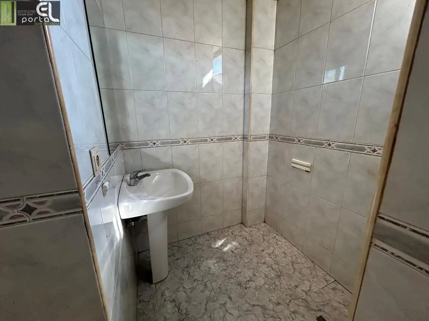 Baño de Nave industrial de alquiler en Tafalla