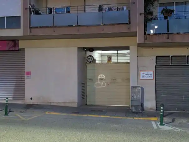 Individual en alquiler en Carrer de les flors 56