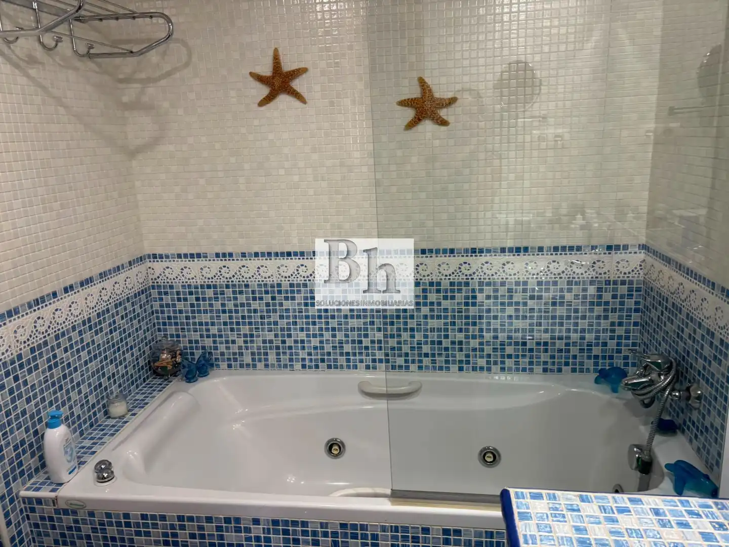 Badezimmer von Wohnung zum Verkauf in Málaga mit Klimaanlage, Privatgarten und Parkett