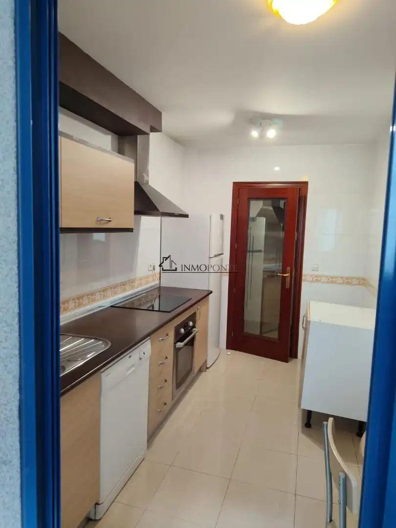Küche von Wohnung zur Miete in Pontevedra Capital  mit Heizung, Parkett und Terrasse