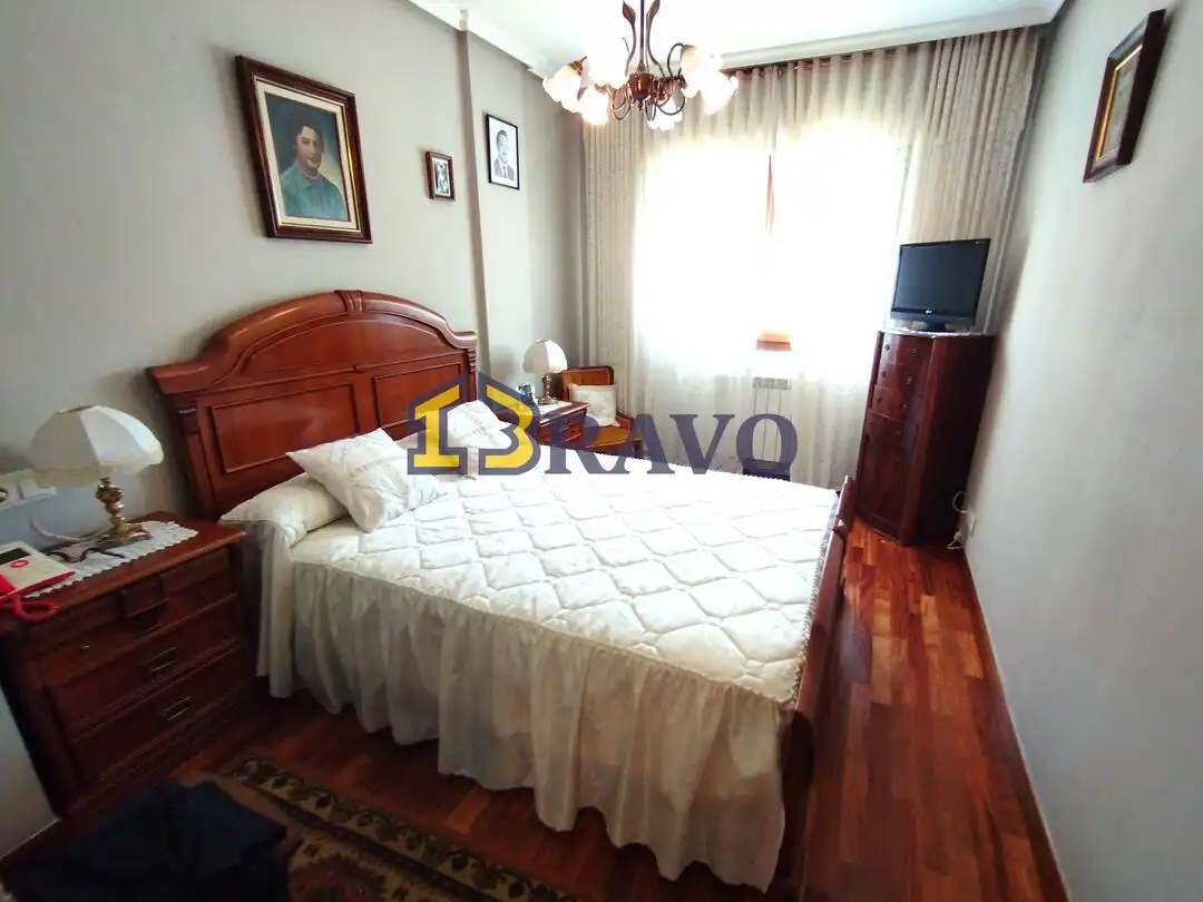 Habitación de Casa adosada en venta en Medina de Pomar con Calefacción, Jardín privado y Terraza
