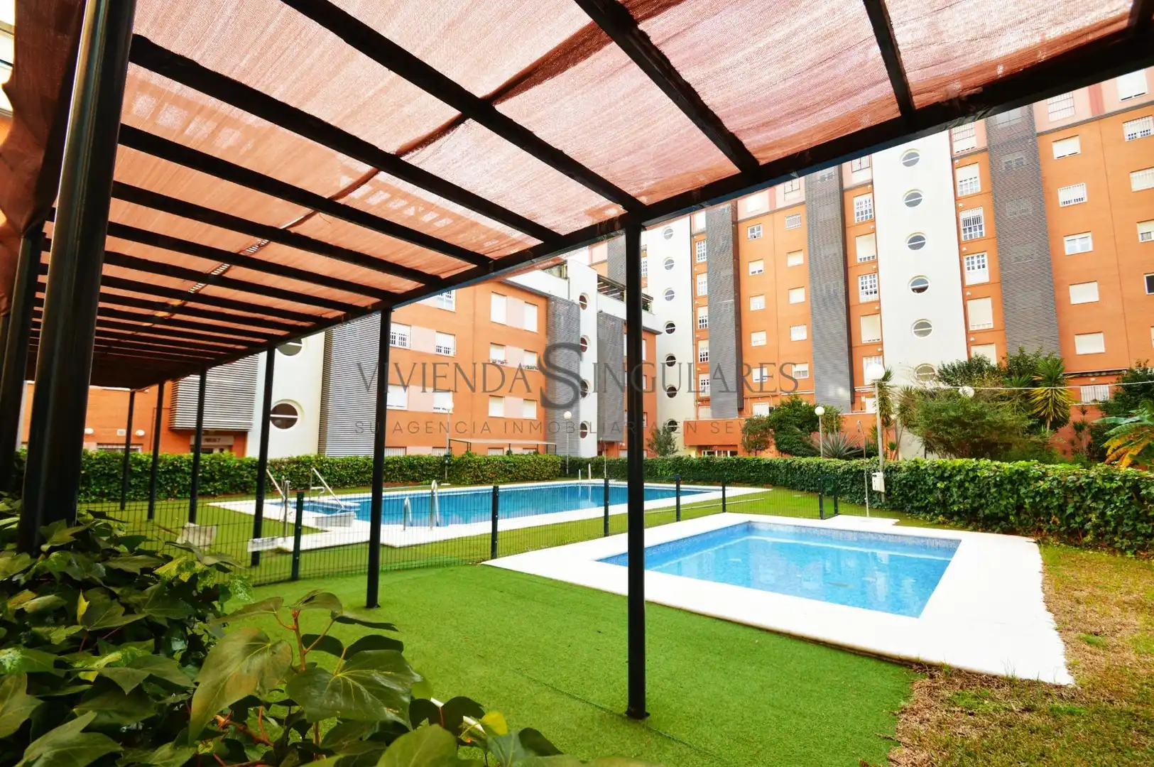 Swimming pool of Flat for sale in Sevilla  with Air Conditioner, Heating and Private garden
