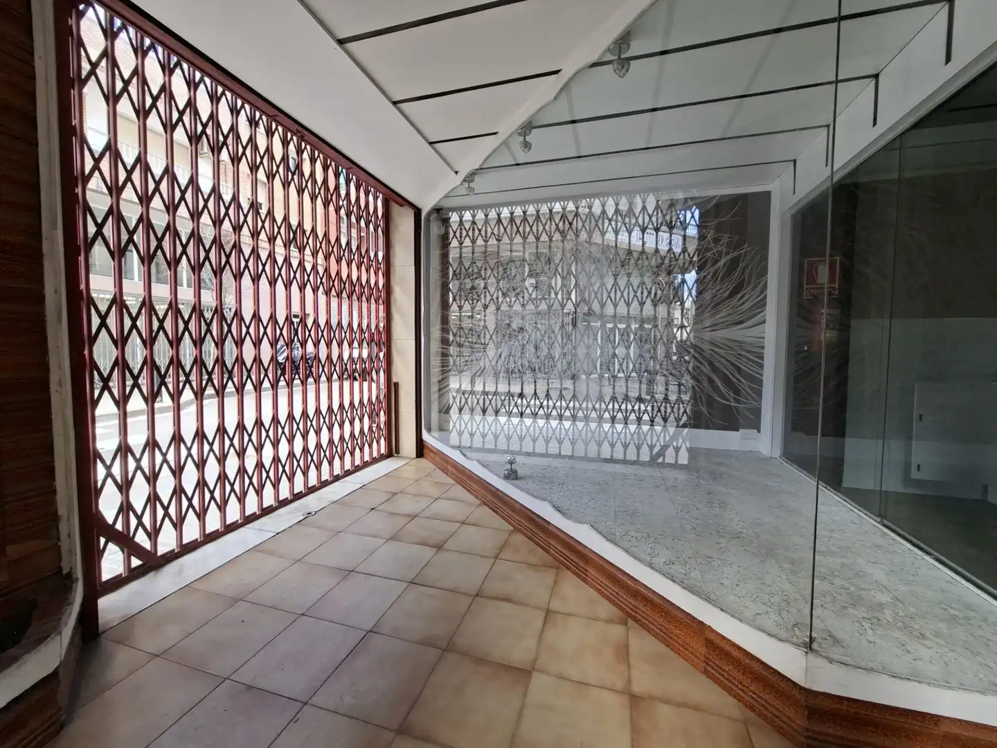 Commercial properties for sale in Cornellà de Llobregat