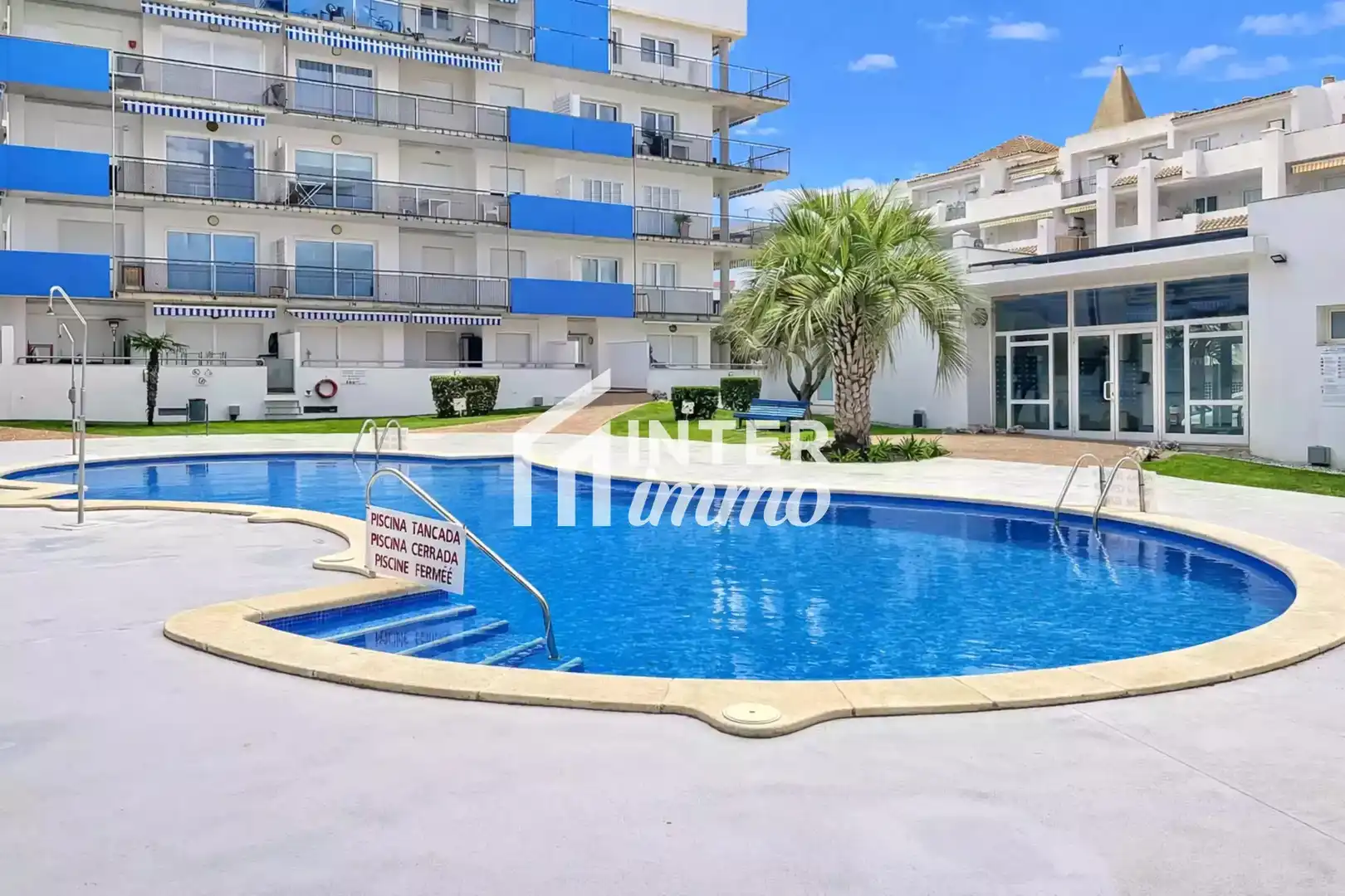 Vista exterior de Piso en venta en Roses con Terraza, Piscina y Amueblado