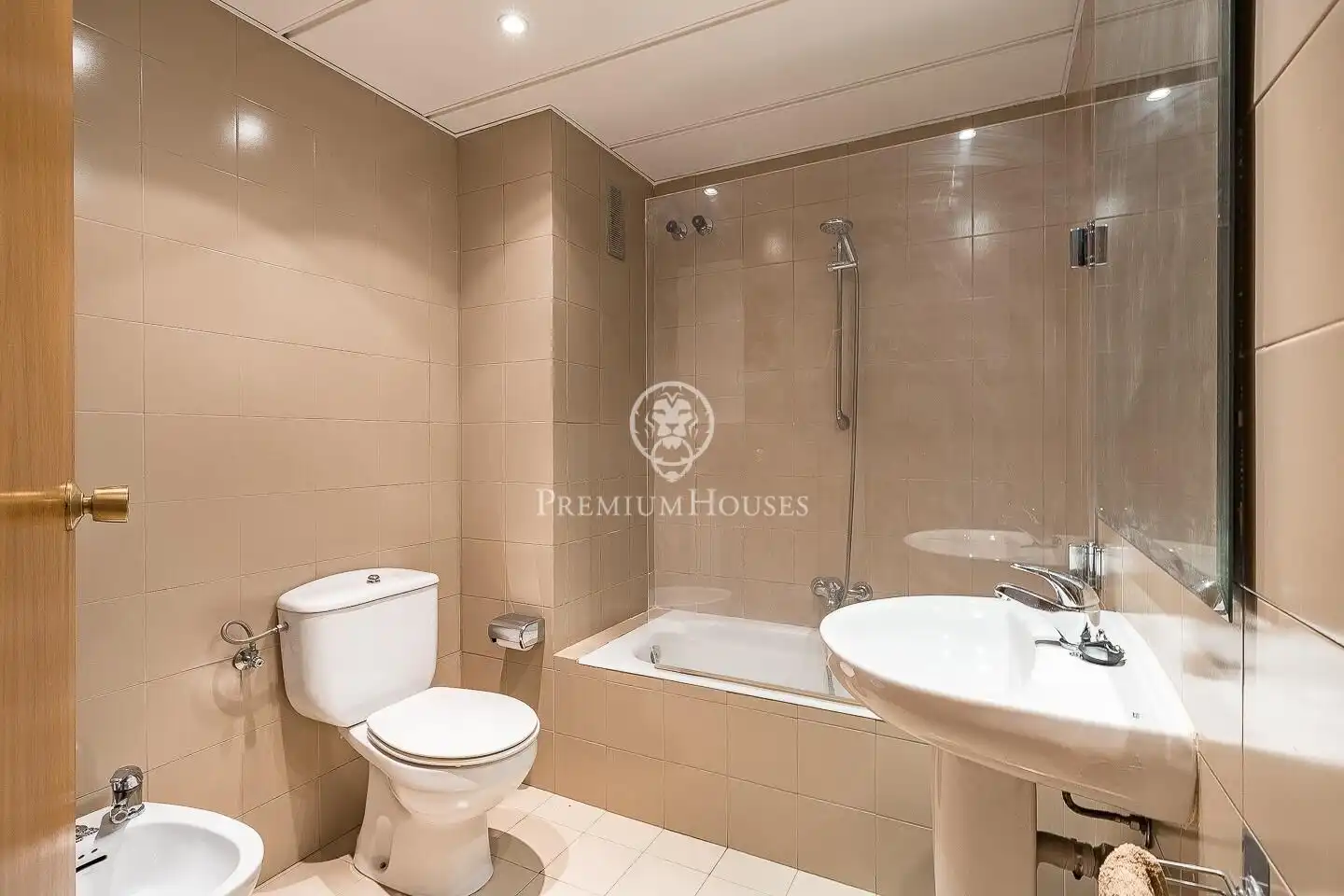 Baño de Piso en venta en Barcelona con Calefacción y Terraza