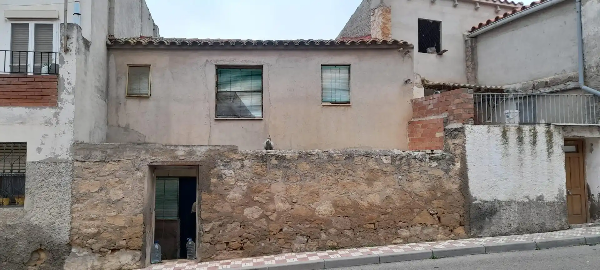 Vista exterior de Casa o xalet en venda en Riba-roja d'Ebre amb Traster, Moblat i Balcó