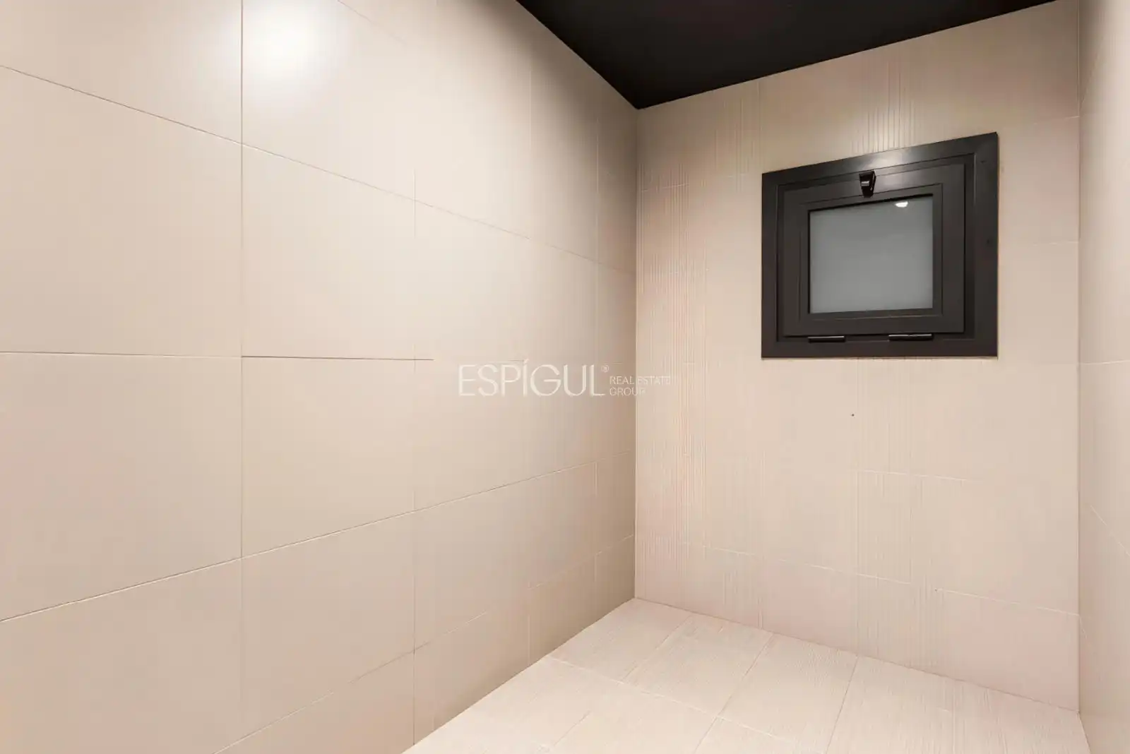 Baño de Local en venta en Sant Cugat del Vallès con Alarma