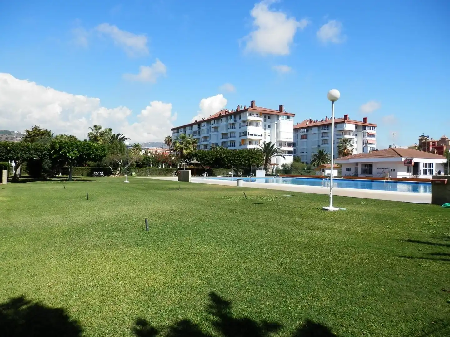 Außenansicht von Wohnungen zur Miete in Torrox mit Klimaanlage, Heizung und Terrasse