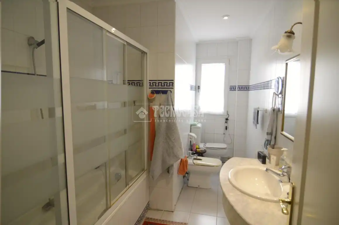 Baño de Piso en venta en Santander con Calefacción, Terraza y Balcón