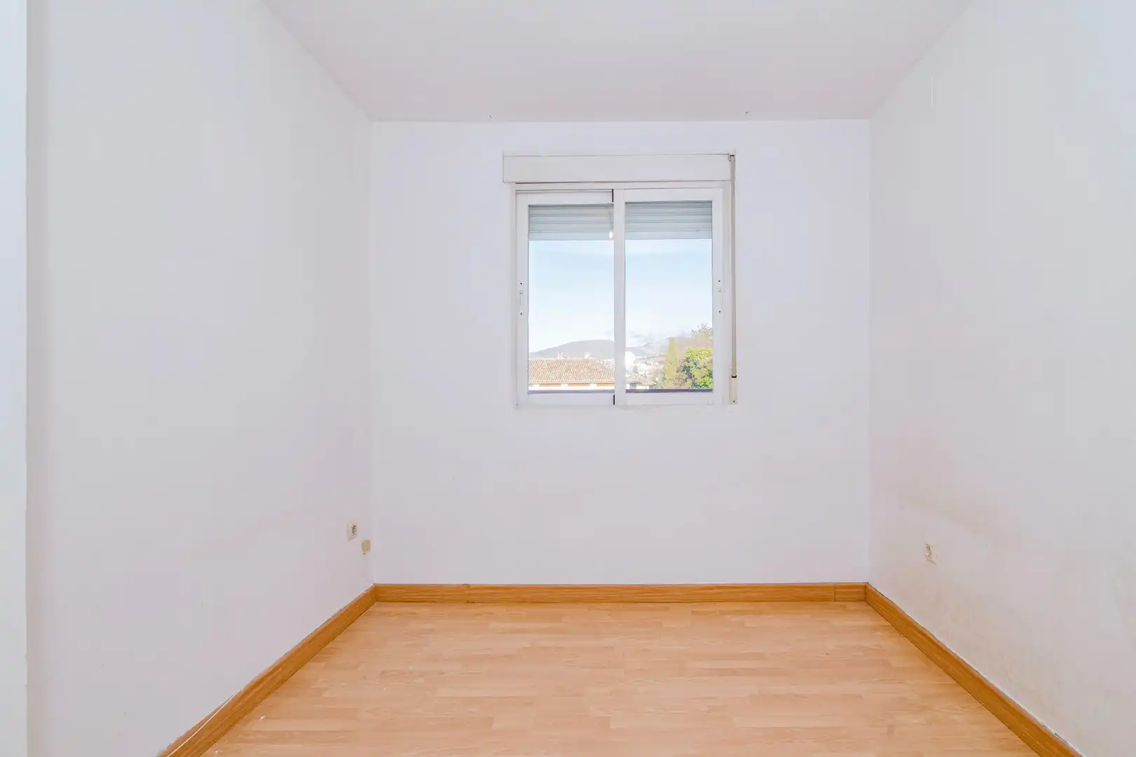 Schlafzimmer von Dachboden zum Verkauf in La Zubia mit Klimaanlage, Terrasse und Abstellraum