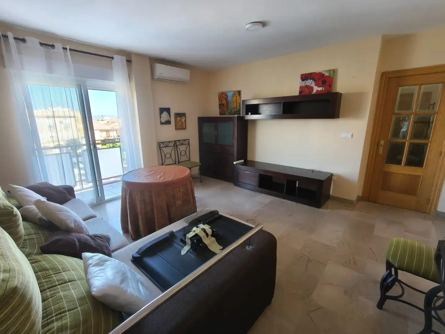 Living room of Flat for rent in Armilla  with Air Conditioner, Furnished and Oven