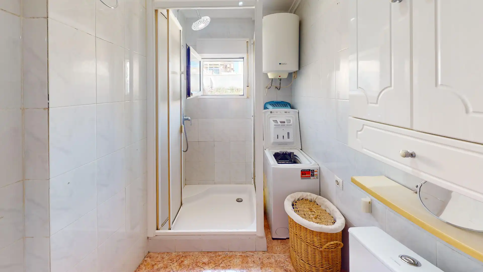 Badezimmer von Wohnung zum Verkauf in Elche / Elx mit Klimaanlage, Möbliert und Ofen