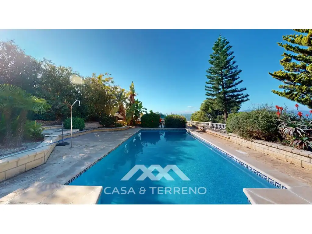 Vista exterior de Casa o chalet en venta en Algarrobo con Aire acondicionado, Jardín privado y Terraza