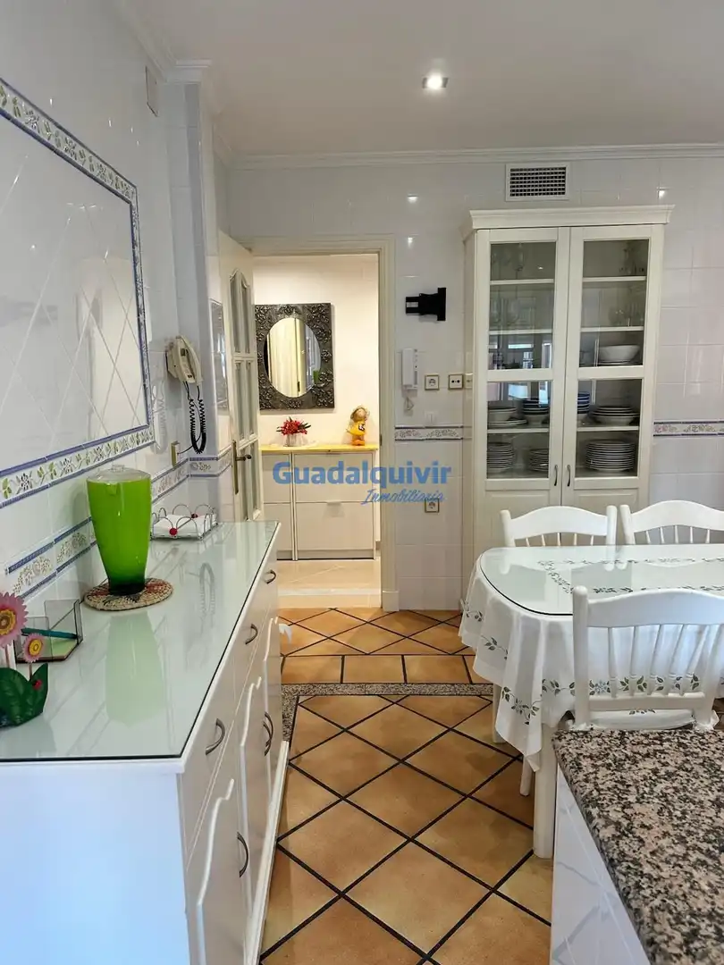 Küche von Wohnung zur Miete in Sevilla mit Klimaanlage, Heizung und Terrasse