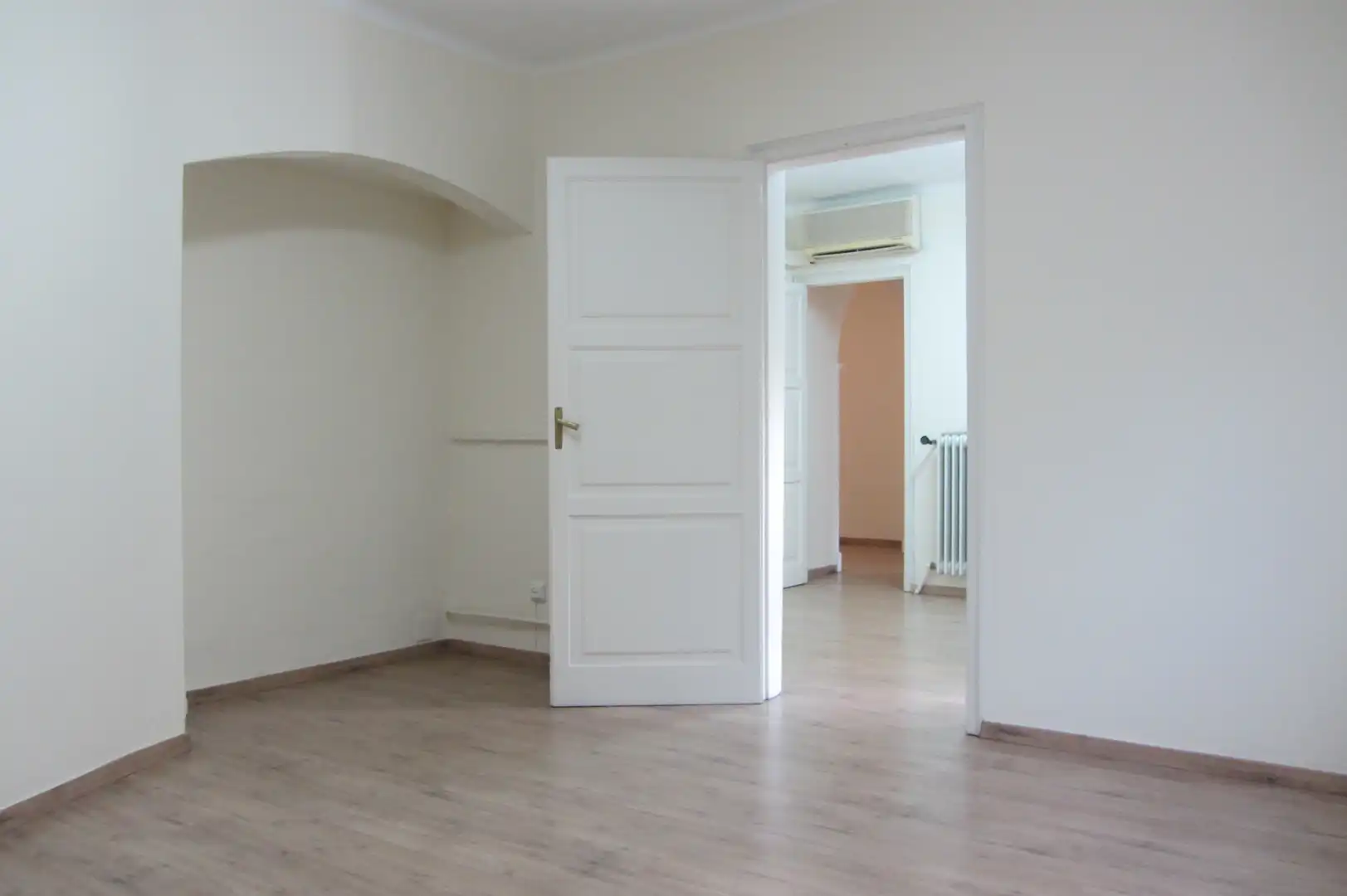 Office for rent in Girona  with Air Conditioner and Storage room