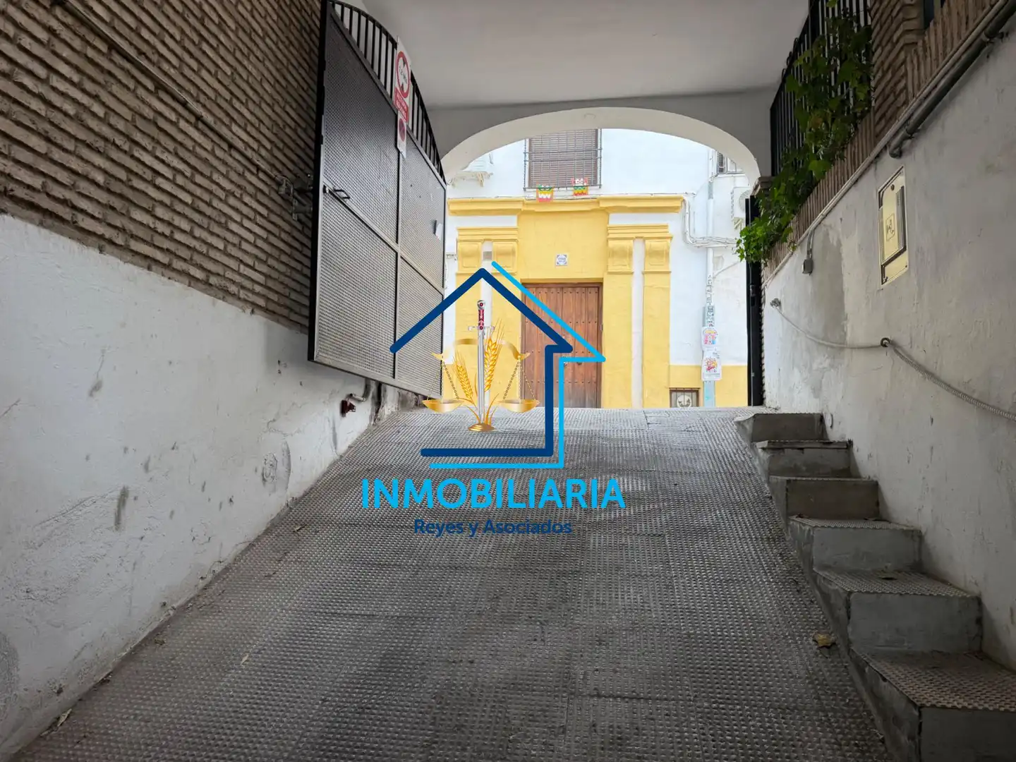 Vista exterior de Garatge en venda en Córdoba