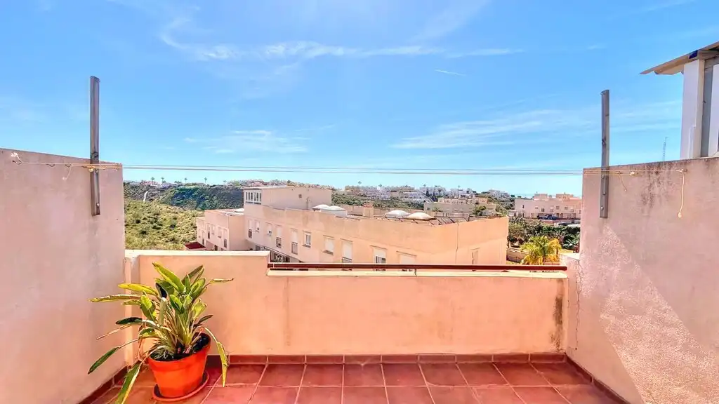 Vista exterior de Casa adosada de alquiler en Vélez-Málaga con Aire acondicionado, Terraza y Piscina