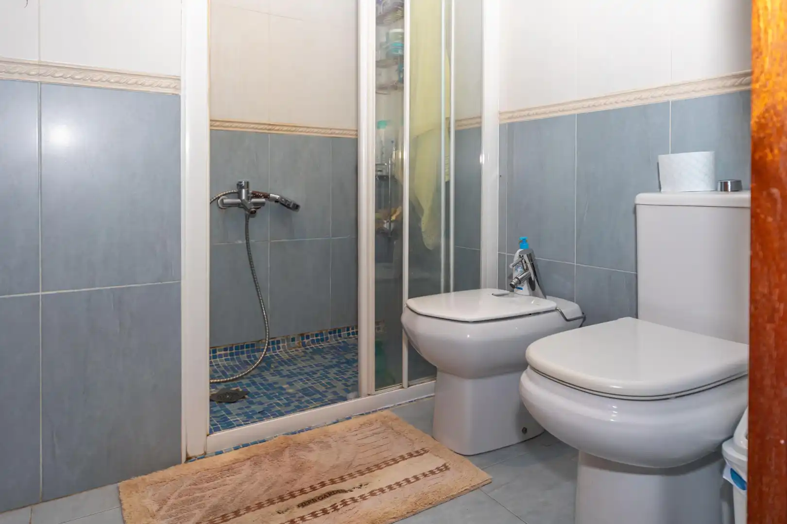 Bany de Casa o xalet en venda en Baza amb Jardí privat, Terrassa i Piscina