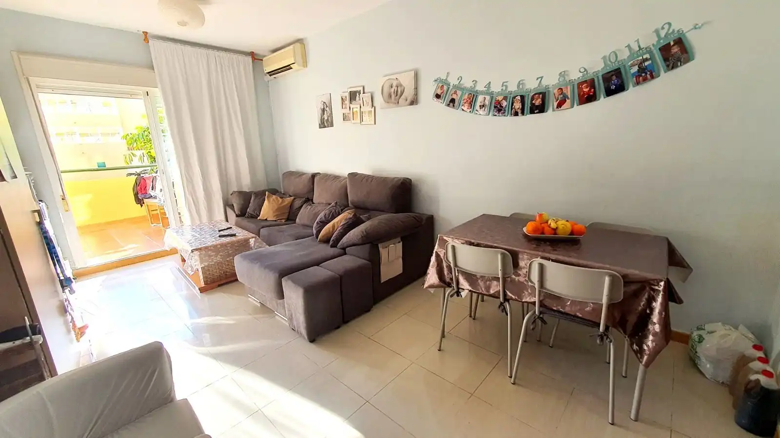 Sala de estar de Piso en venta en Fuengirola con Aire acondicionado, Terraza y Amueblado