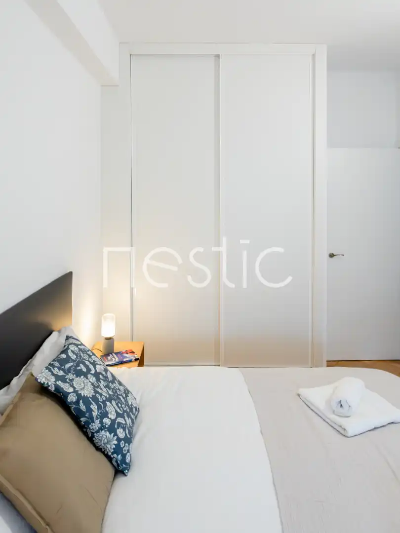 Schlafzimmer von Wohnungen zur Miete in Madrid mit Klimaanlage, Heizung und Möbliert
