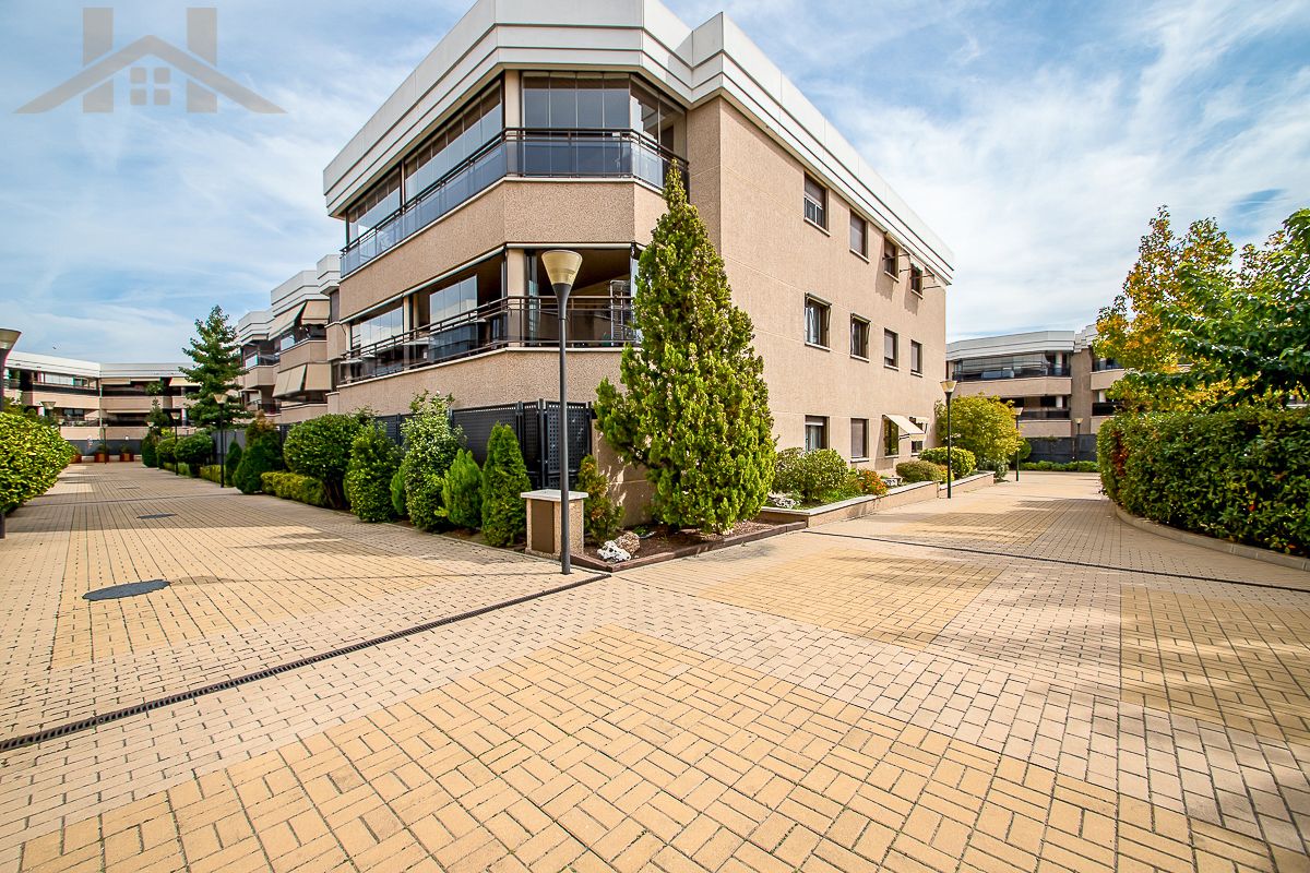 Vista exterior de Pis en venda en Las Rozas de Madrid amb Aire condicionat, Calefacció i Parquet