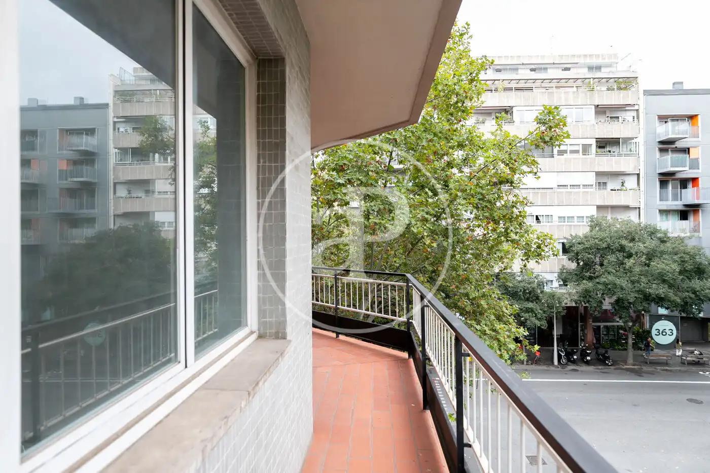 Vista exterior de Piso en venta en Barcelona con Calefacción, Terraza y Balcón