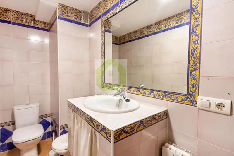 Bany de Àtic en venda en Granada