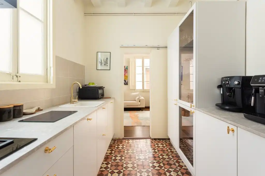 Küche von Wohnungen zum Verkauf in Barcelona mit Heizung, Abstellraum und Balkon